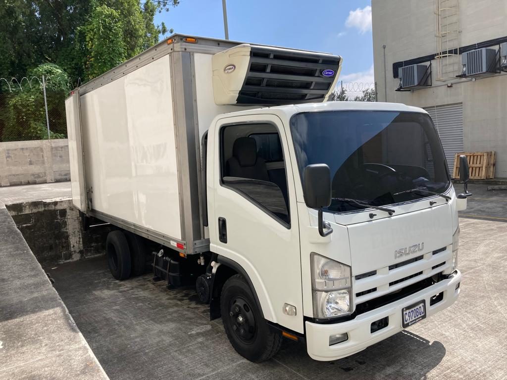 Camión Isuzu NPR refrigerado RentaPanelGT