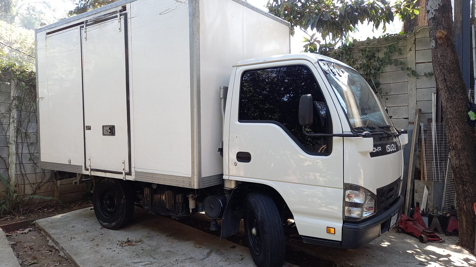 Isuzu QKR refrigerado RentaPanelGT